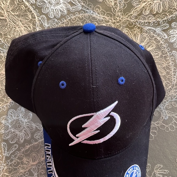 🚀 New condition Tampa Bay Lightning ball cap Fan Favourite Hockey Club hat - Picture 8 of 9